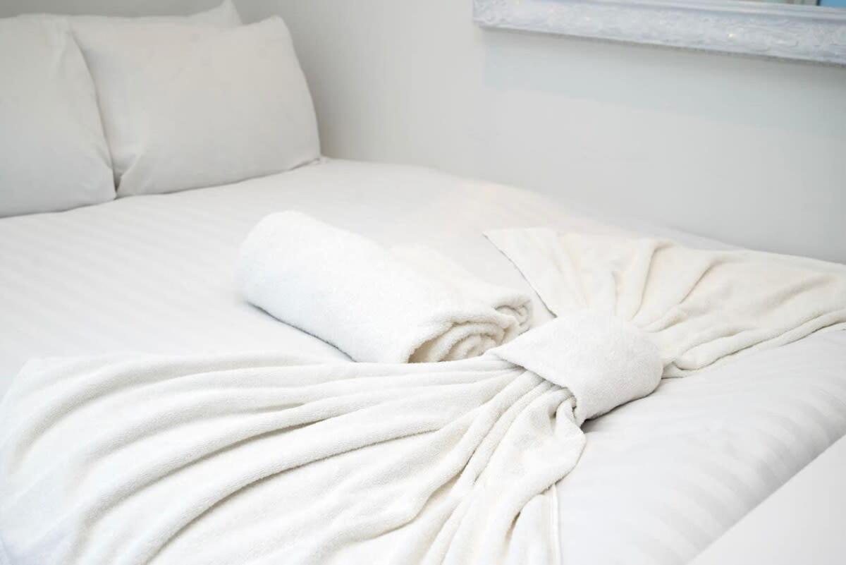 Апартаменты Cozy Single Level Flat With Parking Энфилд Экстерьер фото